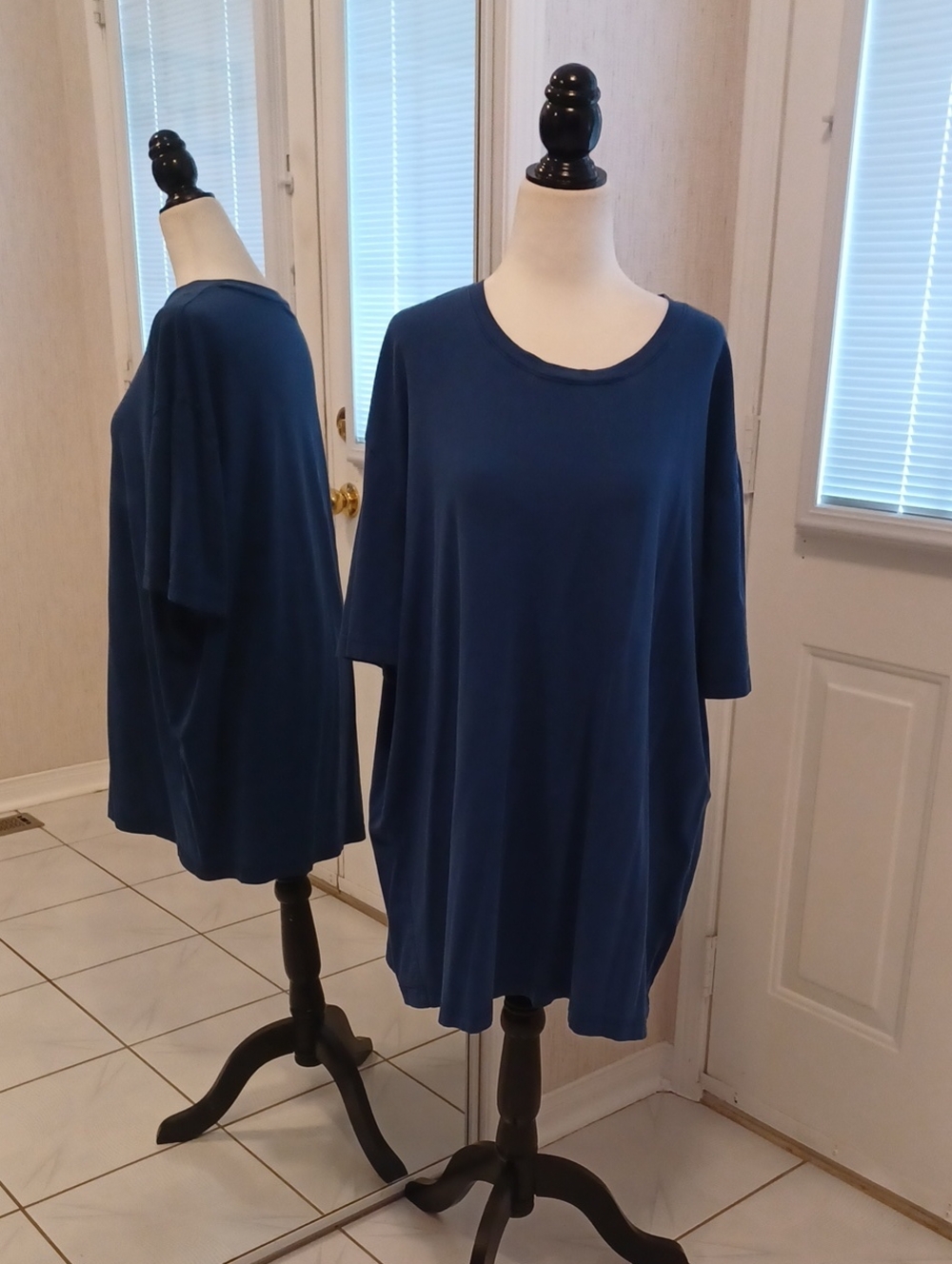 4/$40 Navy Blue Tee - Size 2XL